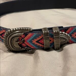 Vintage Nuovo southwestern Patterned Belt with Silver Buckle. Size Sm 11. Aztec